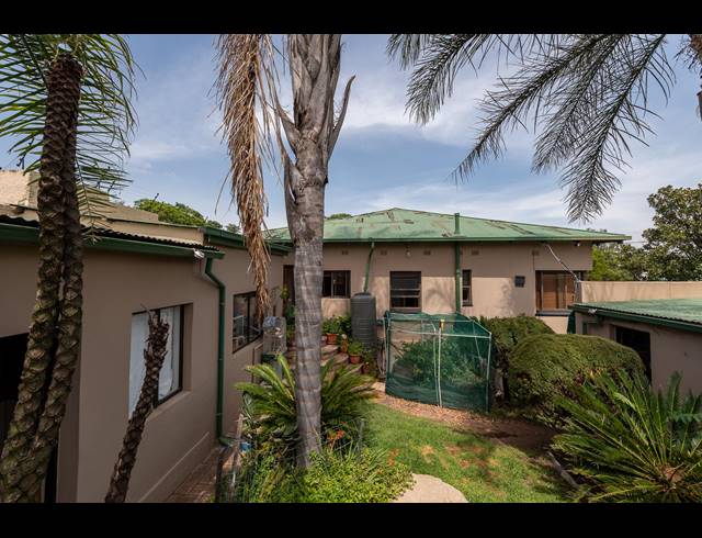3 BEDROOM FREEHOLD FOR SALE IN KENSINGTON